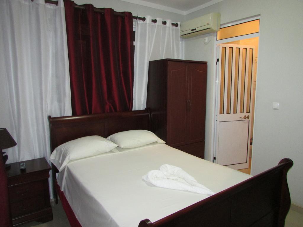 Residencial Girassol, Lda Bed & Breakfast Sao Filipe Exterior photo